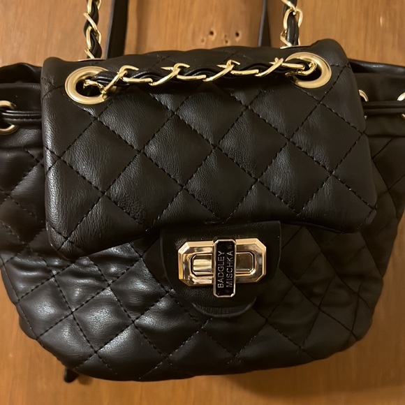 Black and Gold backpack - Picture 2 of 7